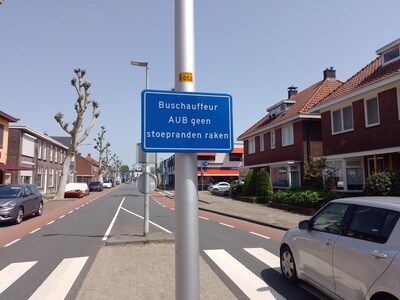 Mysterieus verkeersbord in Almelo: ‘Waarschuwing voor de buschauffeur’