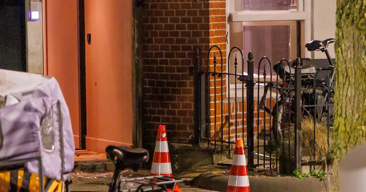 Explosie veroorzaakt kleine brand bij woning in Amsterdam