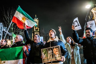 Honderden geven Iraniërs een stem in Arnhem: ‘Onmenselijk wat er gaande is’