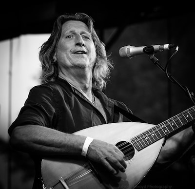 Steve Knightley treedt op in Aalten
