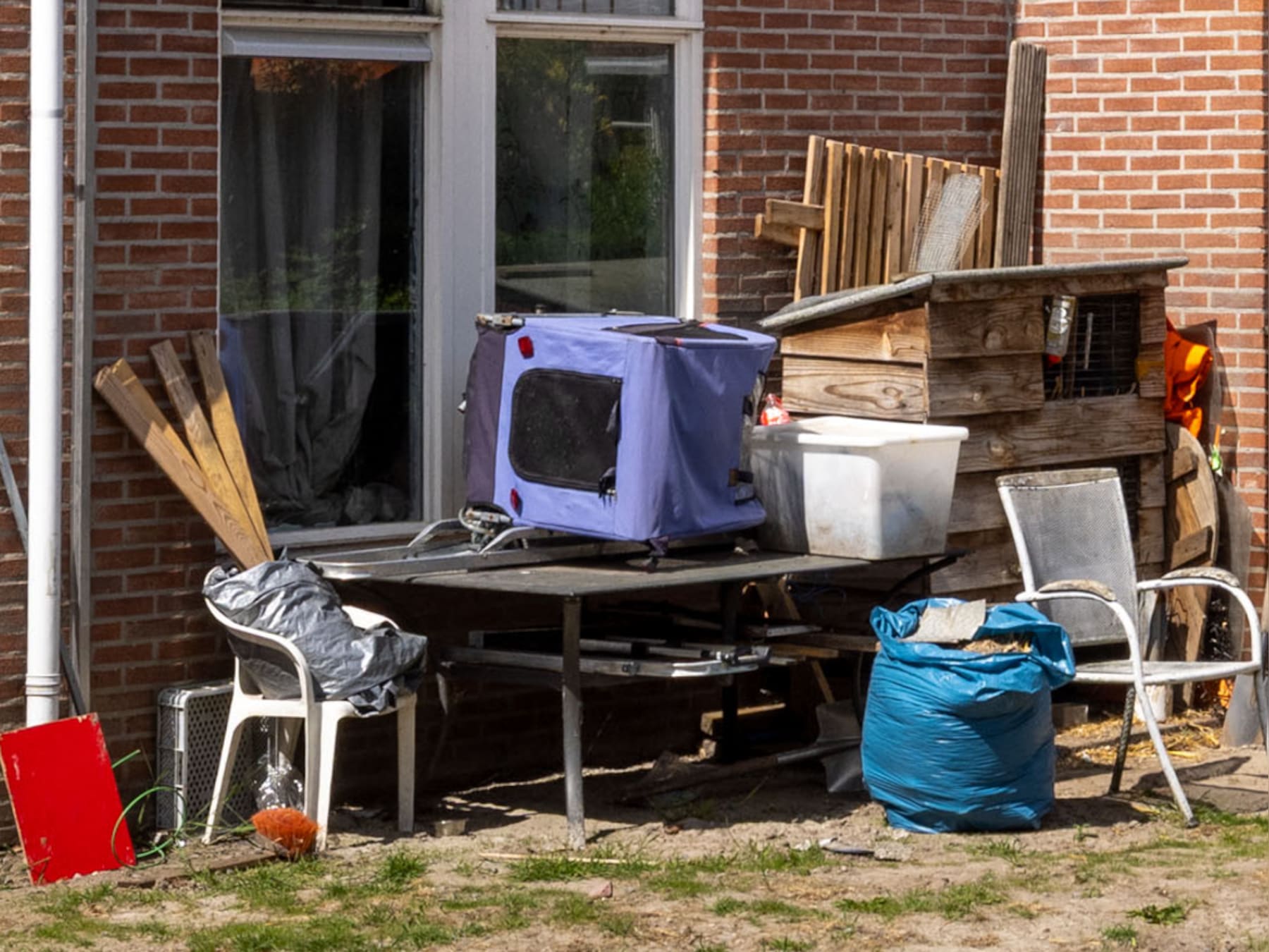 Laatste kans voor bewoners vervuilde woning in Kampen na bedreigingen van medewerker woningcorporatie
