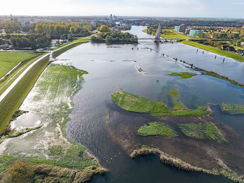Nieuw natuurgebied bij de Mastenbroekerbrug bij de wijk Stadshagen staat onder water.