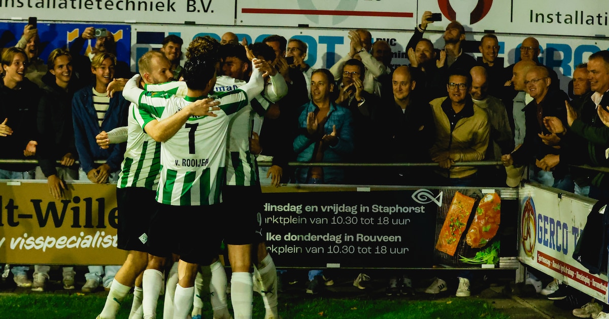 Achter hekken en zonder bier hebben de SC Genemuiden-fans een topavond: ‘Natuurlijk triest dat het z