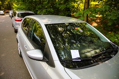 LIVE | Hoogste temperatuur in juni ooit gemeten in Nederland • Boete voor foutparkeerders bij zwemba
