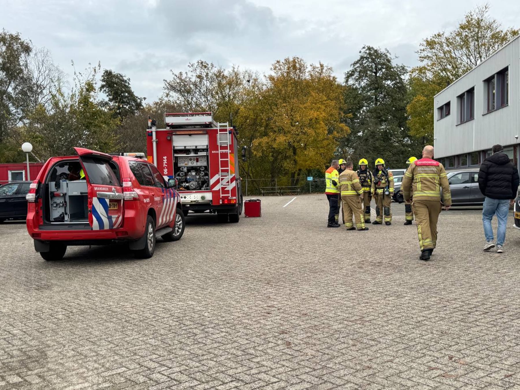 Rijschool in Apeldoorn ontruimd wegens rotte-eierenlucht (en die komt niet uit het riool)