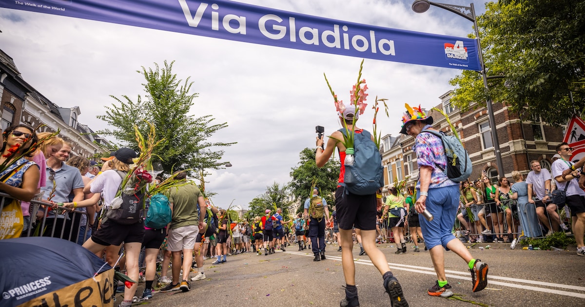 Ermelose deelnemers aan Nijmeegse Vierdaagse mogen bij burgemeester op de koffie