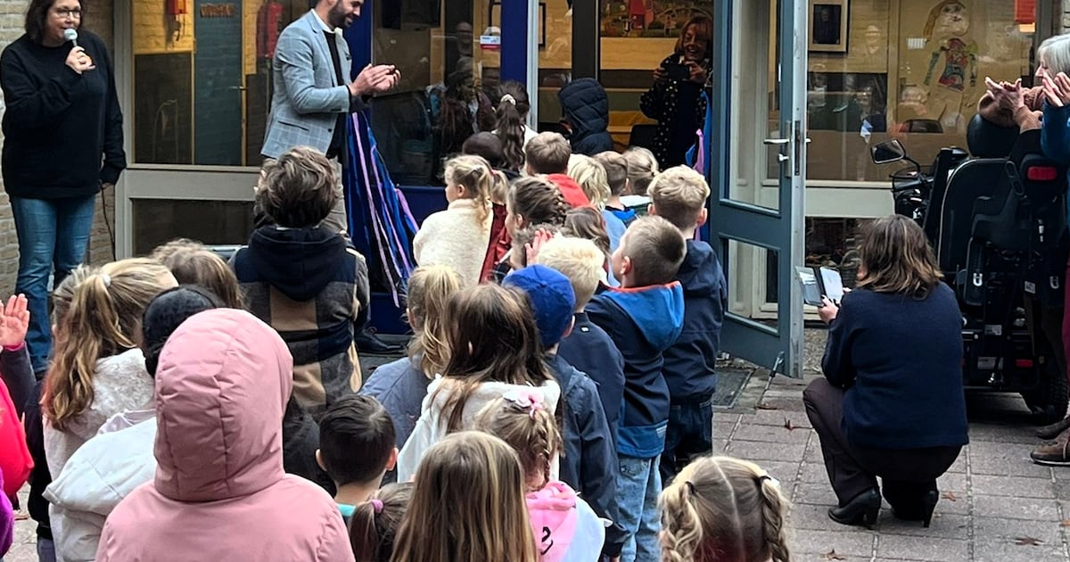 Wethouder opent schoolbieb op Montessorischool in Nunspeet