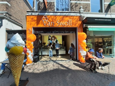 Verse stroopwafels straks te koop bij Van Swoll