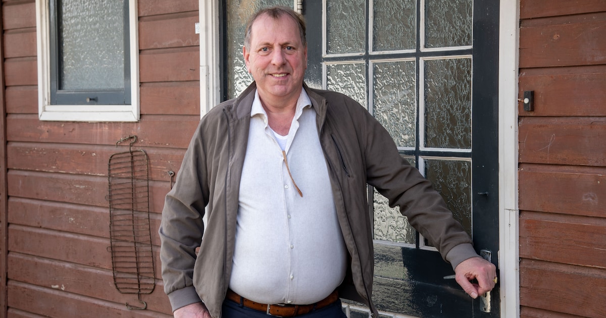 Deze baas bouwt zelf woonruimte voor zijn zes werknemers uit Roemenië: ‘We zijn gek met ze’