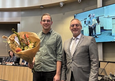 Thijs Westera beëdigd als nieuw raadslid in Epe