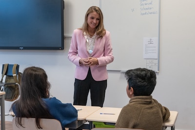 Raadsleden geëerd met koninklijke onderscheiding en herinneringspenning in Nijkerk