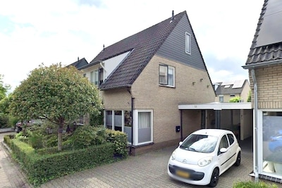 Bij dit instapklare huis in Almelo spot je de Twin Towers op zolder