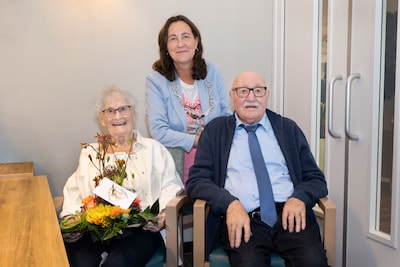 Echtpaar Warren in Lelystad viert platina huwelijk