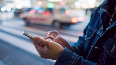 Man uit Zutphen (18) aangehouden na oplichting via sms’je in Delft