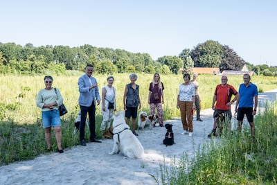 Baasjes vinden het nieuwe losloopgebied in het Hoevelakense Bos maar niets: ‘Eerst twintig minuten l