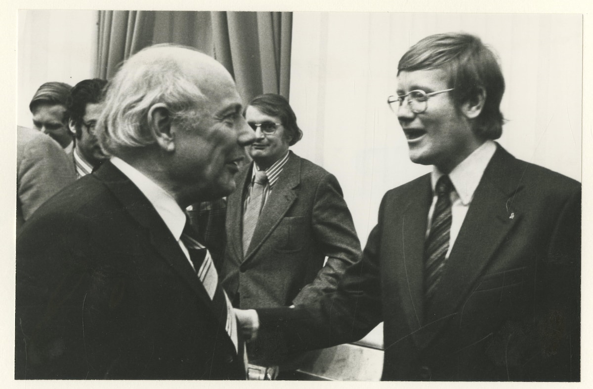 Hans Wiegel (rechts) en Joop den Uyl na de debatten over de regeringsverklaring in 1973.