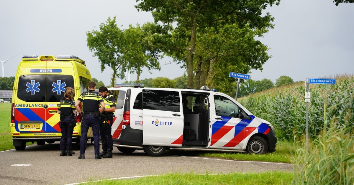 Dodelijk ongeval bij Rouveen: vrouw op fiets komt in botsing met auto en overlijdt.
