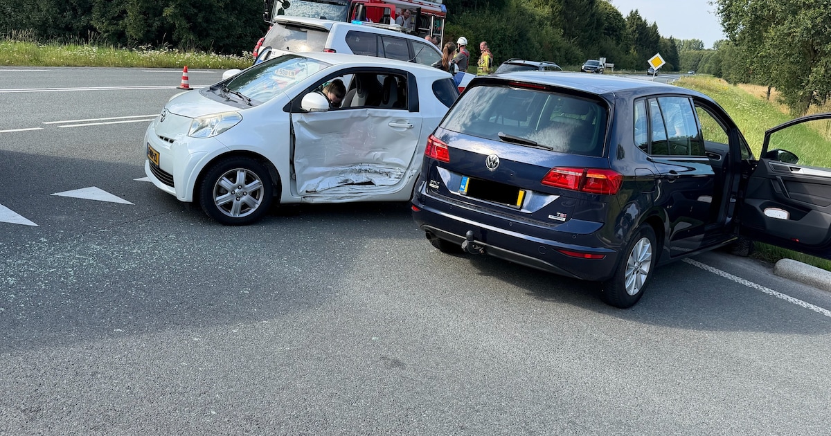 Gewonde na botsing tussen twee auto's in Zeewolde