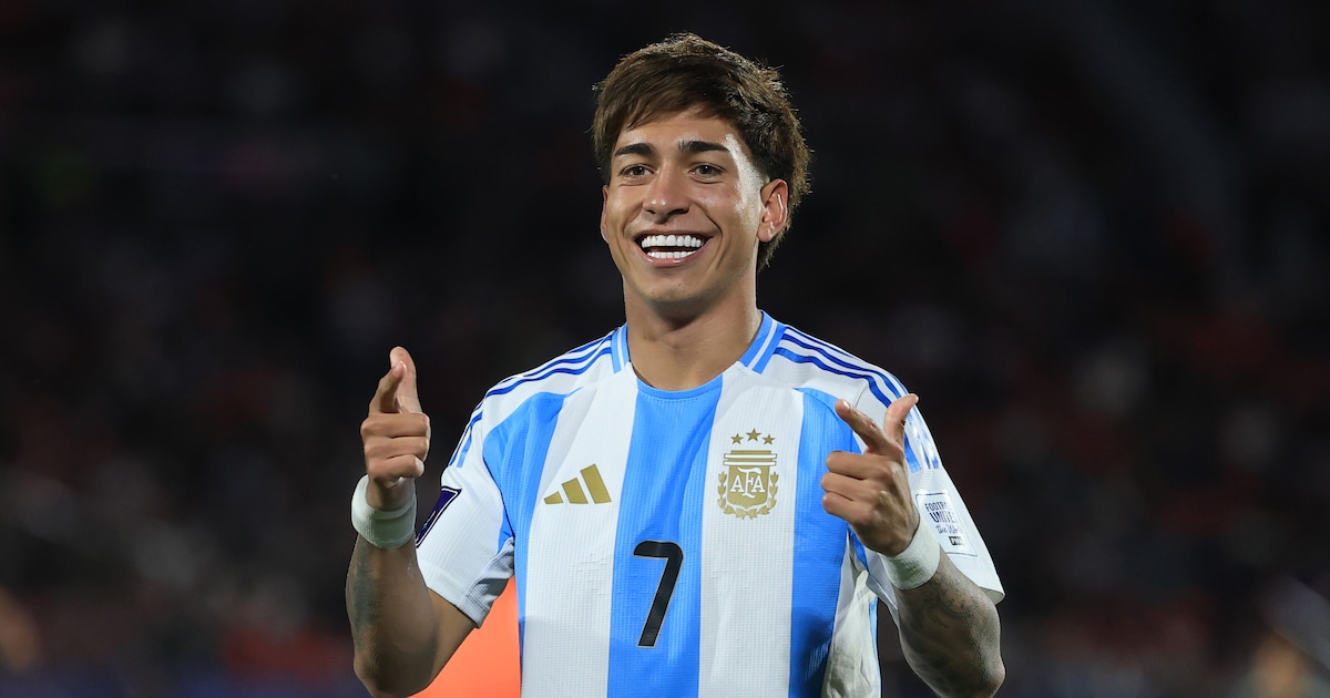 Ajax wil Argentijnse jeugdinternational als nieuwe rechtsbuiten, al strijden meer clubs om zijn krab