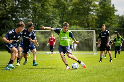 Transfers en trainingen: PEC Zwolle leeft toe naar uitwedstrijd tegen Sparta • Stan Teuben fluit