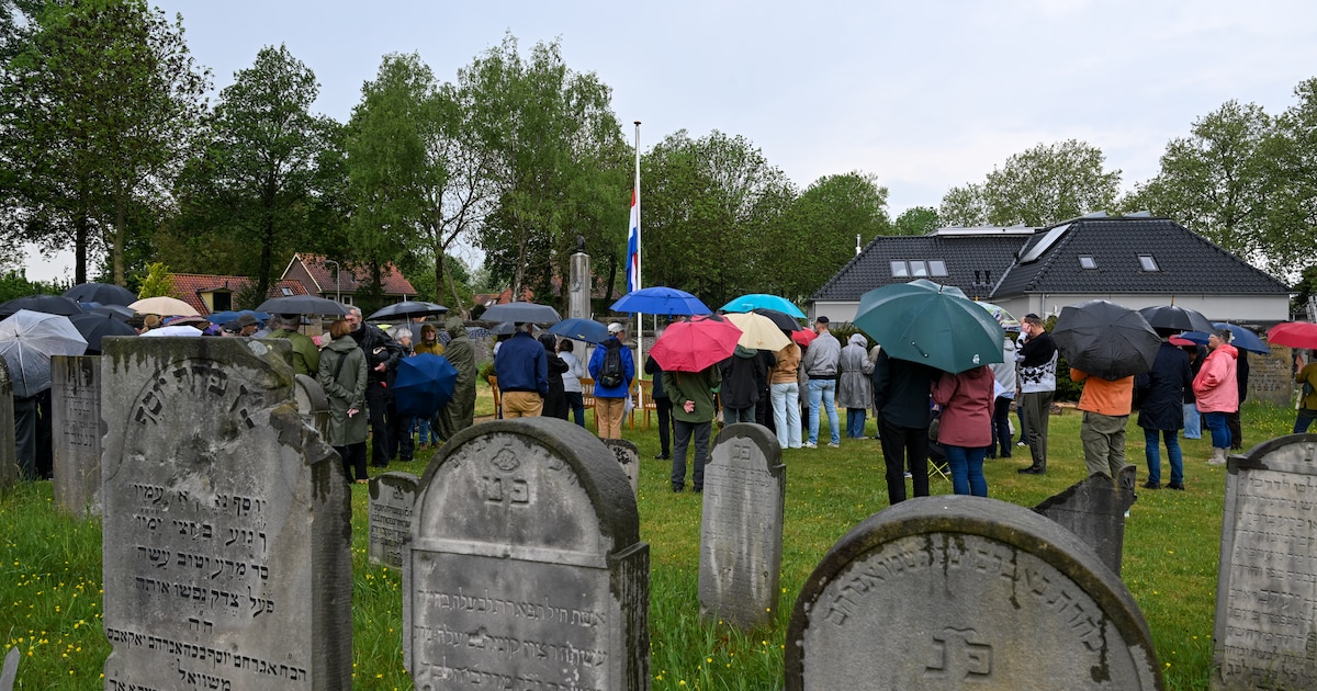 In beeld: Dodenherdenking op de Joodse begraafplaats in Zutphen