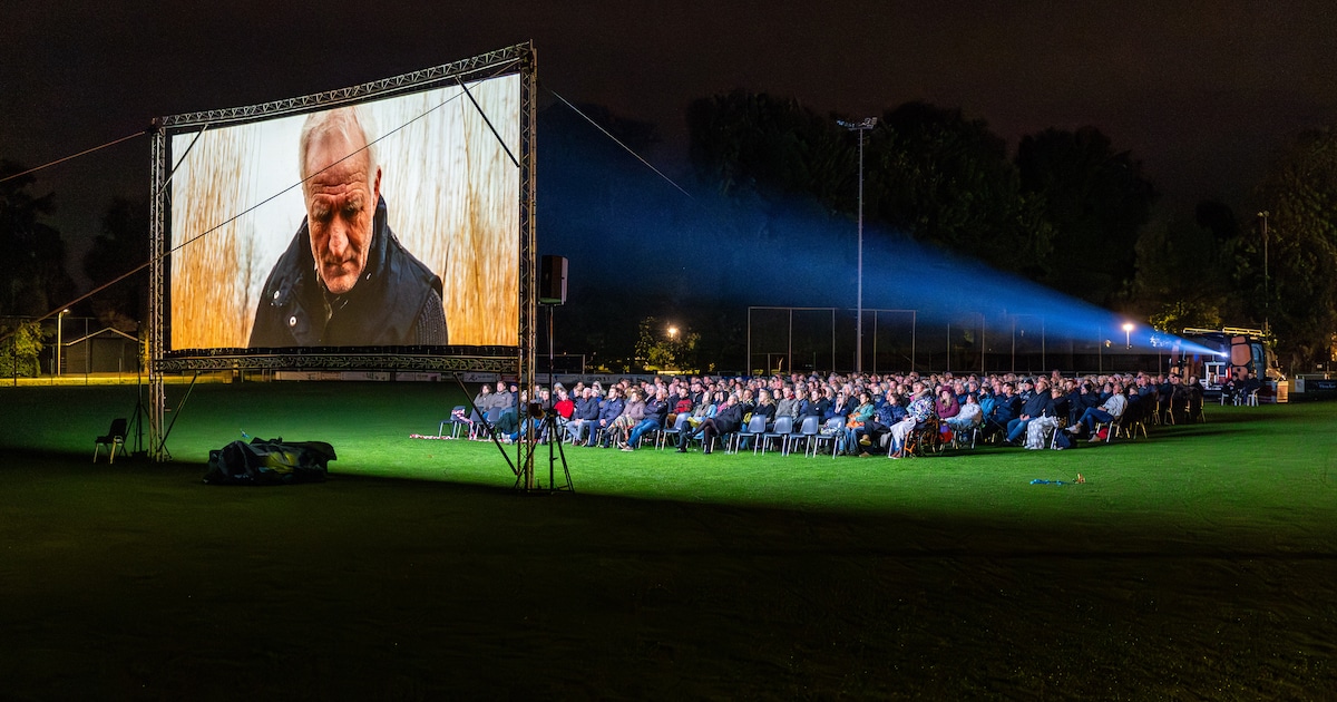 Film Rietland kijken op voetbalveld in Belt-Schutsloot: ‘Beter dan dit kan niet’