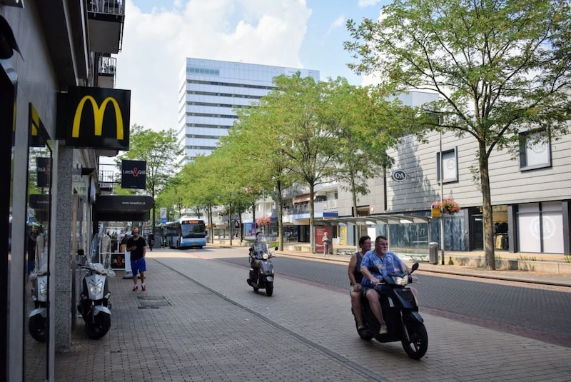 Hofstraat met op de achtergrond het Kadaster.