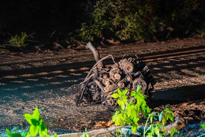 het-motorblok-ligt-tientallen-meters-ver