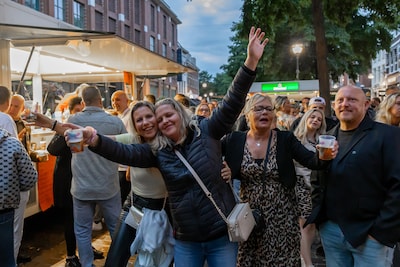 Bezoekers nemen eigen drank mee naar gratis festival, horeca in Zwolle woest: ‘Zo kan het niet lange