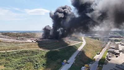 Grote brand op vuilstortplaats aan Wencopperweg in Barneveld onder controle