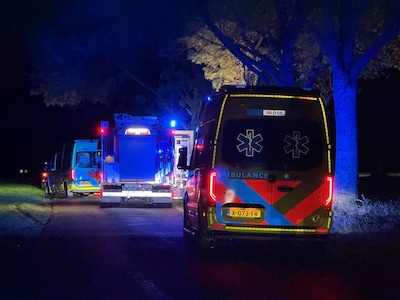 Persoon overleden na botsing tegen boom in Voorst Oude IJsselstreek