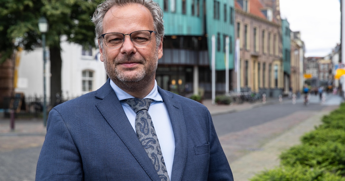 Wethouder in Zutphen is zijn dubbelrol helemaal beu en hakt nu zelf de knoop door