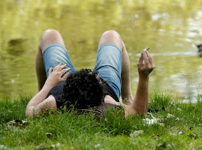 خبير التبغ يحذر المدخنين الشرهين: ‹في نهاية المطاف، مسموح به فقط في منزلك، اذا كان مسموحا به على الاطلاق›