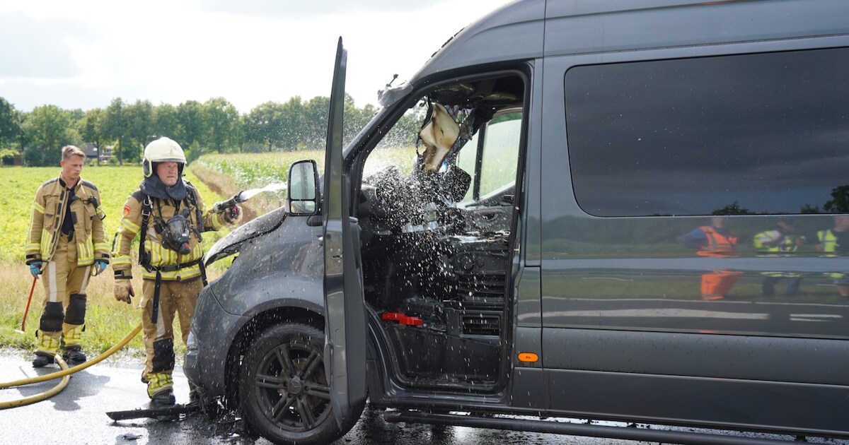 Voertuigbrand op N35 in Heino