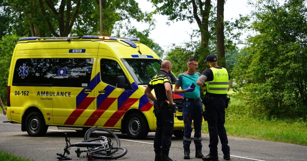 Fietsster gewond na aanrijding met auto in Staphorst