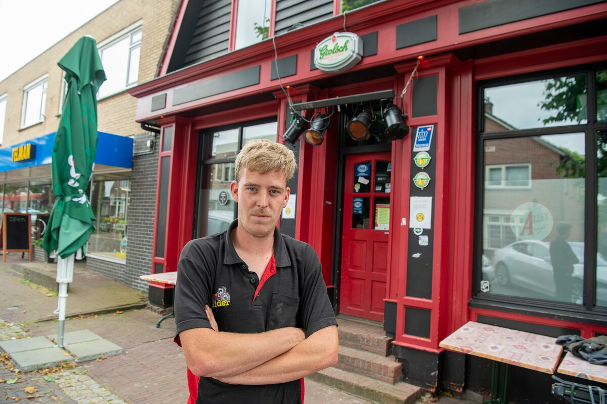 Gerwin (25) sluit zijn kroeg in Gramsber­gen na wéér een waar­schu­wing ...