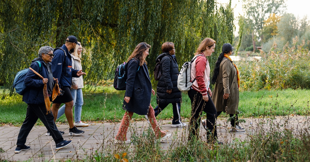 Samen wandelen, kletsen en even stilstaan: hier loop je mee tijdens Walk of Life in de buurt van Hen