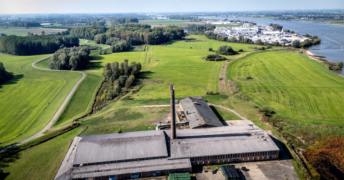 Frans van Haren was niet de eerste in het winterbed van de Waal