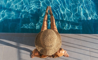 Bios, wellness en zwembad voor jezelf: deze villa staat te koop in Deventer