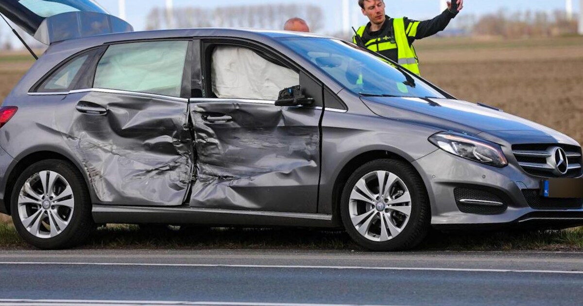 Forse schade na ongeluk op N307 bij Dronten | Regio | De Stentor.nl