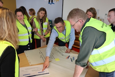 Stroom weg, internet dood: regio’s testen noodsteunpunten op elke hoek van de straat