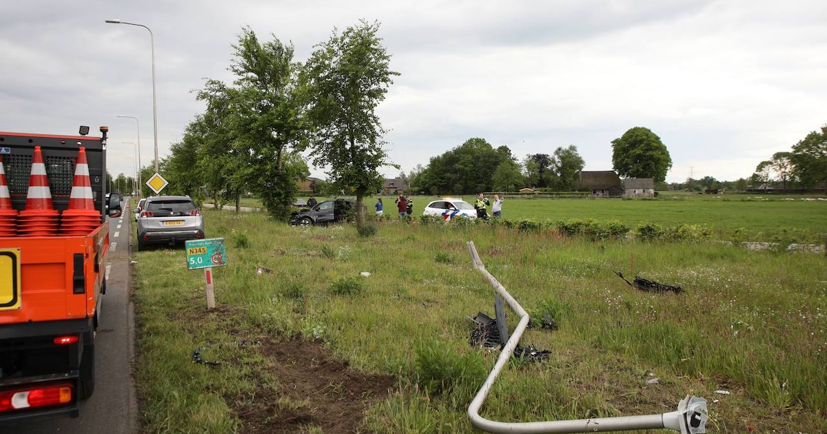 Ravage na eenzijdig ongeval op de Zutphensestraat in Apeldoorn