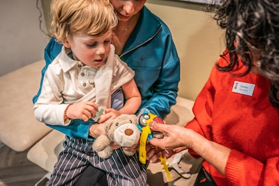 Bang voor een prik? Vaccinatieangst? In dit ziekenhuis weten ze daar raad mee: ‘Het lukt eigenlijk v