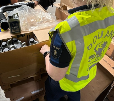 Douane onderschept tientallen containers met mogel