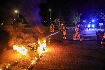 Scooter gaat volledig in vlammen op in Amersfoort