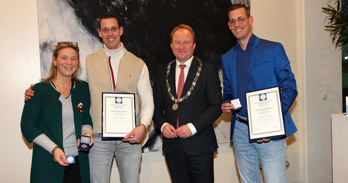 Reddingsactie levert deze twee Almeerders nu een onderscheiding op ...