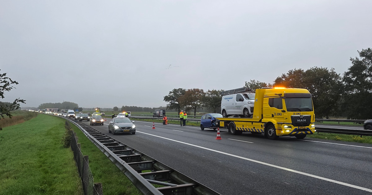 Ongeluk met meerdere voertuigen op A28 richting Zwolle.