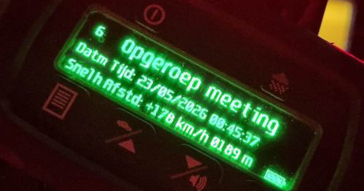 Man (19) rijdt bijna 100 km/u te hard door Apeldoorn: ‘levensgevaarlijk en onverantwoord’