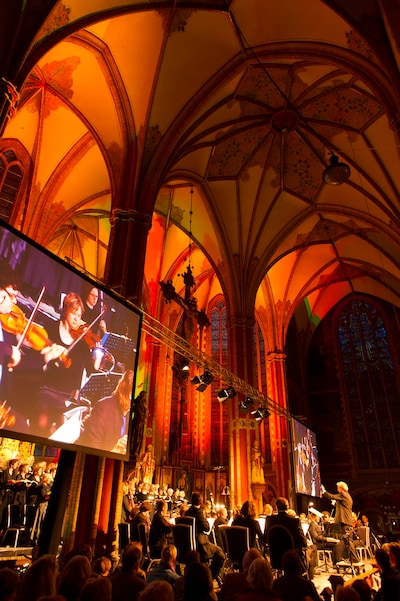 Achterhoeks Bachkoor zingt Gloria in Lievelde