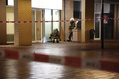 Explosie bij verloskundigenpraktijk in Nijverdal, politie zoekt twee verdachten